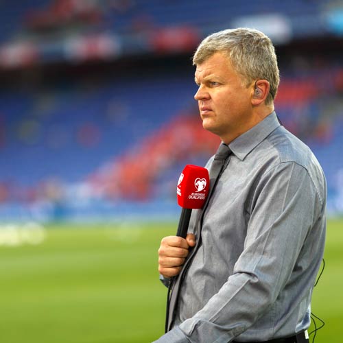 https://the-cover.nigelpeters.com/images/uploads/content-images/adrian-chiles-wide.png